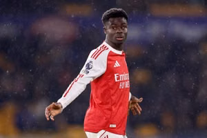 Saka đá số 10: Điểm sáng trong ngày buồn của Arsenal