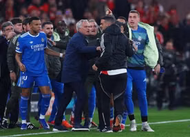 Jose Mourinho lại vạ miệng trong vụ bê bối phân biệt chủng tộc với Vinicius Junior