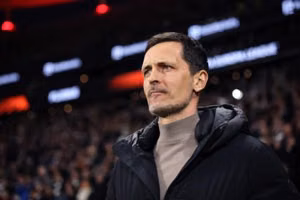 Frankfurt sa thải Dino Toppmöller và kế hoạch tìm kiếm người kế vị để cứu vãn mùa giải