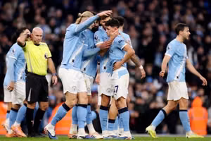 Cú ăn bốn có thể trở thành mục tiêu khả thi của Manchester City
