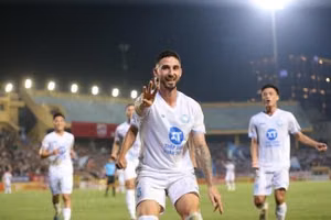 Kevin Phạm Ba mơ khoác áo tuyển Việt Nam.