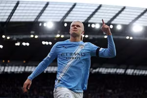 Haaland bùng nổ, Man Utd bị nhấn chìm tại Etihad