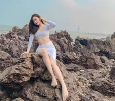Nhật Linh – vợ Phan Văn Đức, thu hút ánh nhìn với loạt ảnh bikini cuốn hút