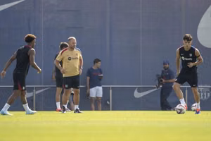 Barcelona điều chỉnh cách sử dụng các trụ cột trước thềm El Clasico vì lý do thể lực