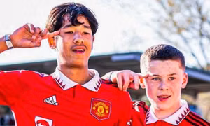 Cầu thủ Việt kiều gây chú ý khi nhận học bổng từ Manchester United