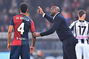 Vieira sắp chia tay Genoa, cựu HLV Fiorentina được nhắm làm người kế nhiệm