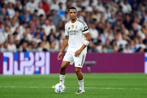 Từ hứa hẹn đến áp lực – Tân binh Real Madrid vật lộn với nghi ngờ ban đầu khi cựu binh sẵn sàng giành lại vị trí