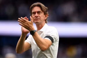 HLV Tottenham công khai đá xoáy Eberechi Eze