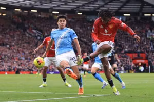 Patrick Dorgu - Từ chơi bóng bằng giấy vụn đến cứu tinh của Man Utd