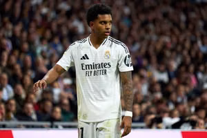Real Madrid thể hiện quyết tâm tài chính với mục tiêu chuyển nhượng khắt khe