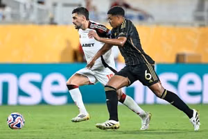 Flamengo - Los Angeles : Thế trận đôi công, 1 điểm bước tiếp 