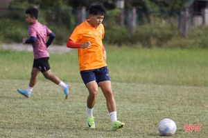 Hồng Lĩnh Hà Tĩnh tài năng 17 tuổi Nguyễn Văn Khánh dự V-League