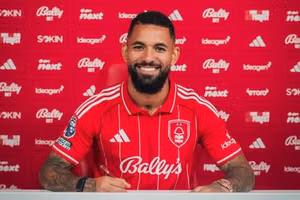 Chính thức: Juventus bán Douglas Luiz cho Nottingham Forest