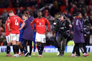 Barcelona cảnh giác với khả năng ra đi của thần đồng Man United vào tháng 1 giữa lúc Real Madrid dòm ngó