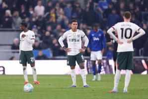 Everton 3-0 Chelsea: Thảm họa phòng ngự nhấn chìm tham vọng Champions League của Rosenior