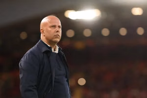 Arne Slot nhận lời cảnh báo về nguy cơ bị sa thải ở Liverpool trước trận đấu với West Ham United