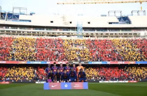 Các quan chức UEFA thị sát Camp Nou trong trận Barcelona vs Alaves trước thềm trận Champions League