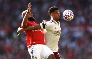 Saliba chứng minh giá trị trong ngày Arsenal giữ sạch lưới