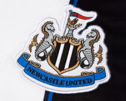 Newcastle muốn thiết kế lại huy hiệu mới