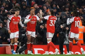 Man City sẩy chân, Arsenal san bằng ngôi đầu Ngoại hạng Anh