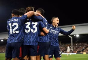 Arsenal chật vật giành trọn ba điểm trên sân Fulham