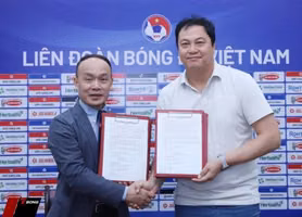 VFF chính thức giữ chân HLV thủ môn Lee Woon-jae đến 2027 sau cú ăn ba lịch sử