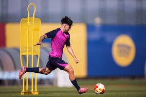 Barcelona sắp đạt thỏa thuận chuyển nhượng ngôi sao trẻ 20 tuổi từ La Masia kèm điều khoản mua lại