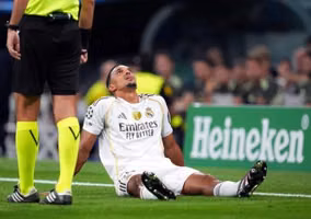 Trent Alexander-Arnold chấn thương nghiêm trọng ngay trong trận ra mắt Champions League cho Real Madrid