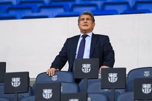 Joan Laporta động viên đội bóng Barcelona sau thất bại đau lòng trước Real Madrid