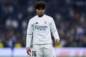 Tiền đạo Real Madrid có thể nghỉ tới hai tháng vì chấn thương cơ kheo