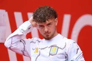 Harvey Elliott gây tranh cãi nhưng thương vụ Aston Villa bất thành chẳng ai thắng