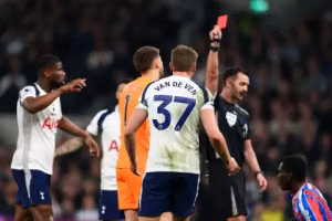 Tottenham 1-3 Crystal Palace: Thẻ đỏ của Van de Ven đẩy Spurs xuống sát vực thẳm