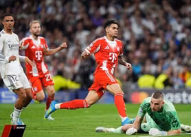 Bayern Munich chiến thắng 2-1 trên sân Bernabeu nhờ màn trình diễn xuất thần của Neuer