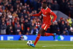 Real Madrid và Liverpool được tiếp sức khi đối thủ từ bỏ chiêu mộ trung vệ