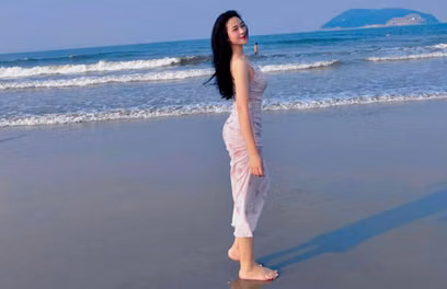 Vợ Văn Đức ‘3 năm 2 lứa’ vẫn đầy gợi cảm
