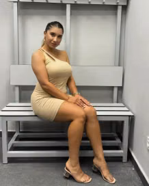 Đóng phim ‘nóng’ với sếp, nữ trọng tài sexy trả giá đắt