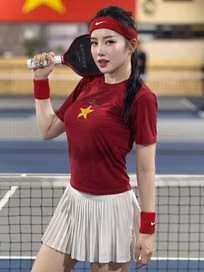 Loan Barbie diện trang phục ấn tượng trên sân pickleball