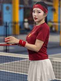 Loan Barbie diện trang phục ấn tượng trên sân pickleball