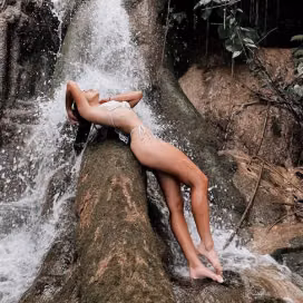 Nikkole Teja: "Bông hồng lai" xinh đẹp và hành trình từ sân cỏ đến sàn diễn
