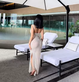 Tình cũ hot boy ĐT Việt Nam khoe vòng 1 căng tràn dưới bể bơi