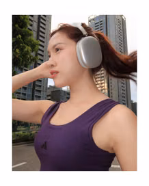 Dòng trạng thái của MC “chân dài nhất Việt Nam” khiến fan xuýt xoa