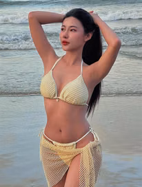 Vợ Đình Triệu đốt mắt fan với loạt ảnh bikini táo bạo