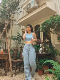 Nhan Sắc “Kẻ Bị Ghét” Của Cô Công Nhân Làng Trong Phố: Xinh Đẹp Nhưng Lại Gây Mối Thù Đẫm Máu