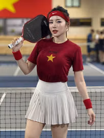 Loan Barbie diện trang phục ấn tượng trên sân pickleball