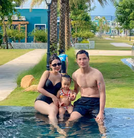 Vợ Đình Triệu đốt mắt fan với loạt ảnh bikini táo bạo