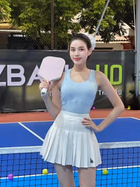 Hoa hậu Đỗ Thị Hà gây chú ý với phong cách thời trang nổi bật trong làng pickleball