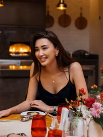 Nhan sắc rạng rỡ của Sabina Altynbekova khiến triệu trái tim xao xuyến
