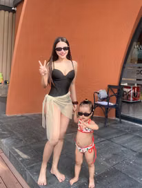 Vợ Đình Triệu đốt mắt fan với loạt ảnh bikini táo bạo