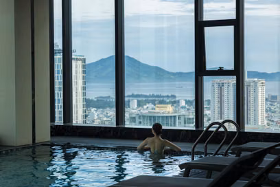 Vóc dáng không góc chết của Thanh Thanh Huyền trong thiết kế bikini đầy quyến rũ