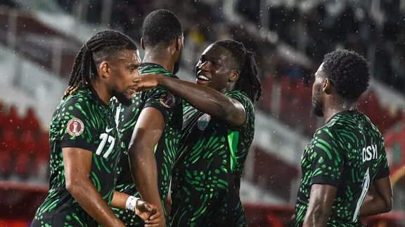 Nigeria giành vé vào vòng 16 đội AFCON 2025 với chiến thắng nghẹt thở 3-2 trước Tunisia